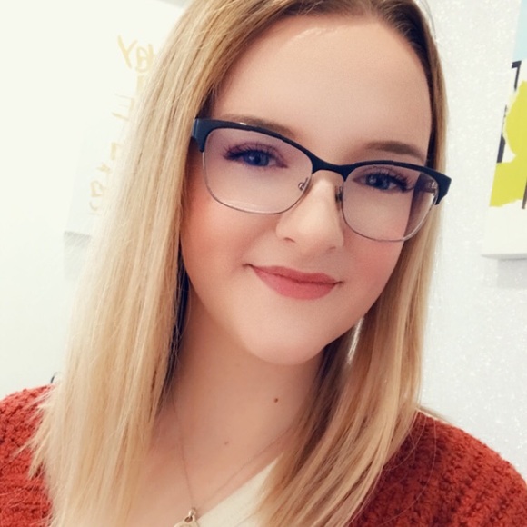 Meet your Posher, Megan - Picture 2 of 4